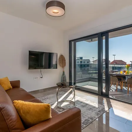 Apartment Poolside 2 Bedroom Ap. Mare