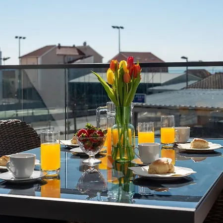 Poolside 2 Bedroom Ap. Mare Apartment *