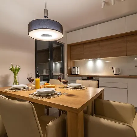Poolside 2 Bedroom Ap. Mare * Trogir