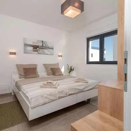 Apartment Poolside 2 Bedroom Ap. Mare