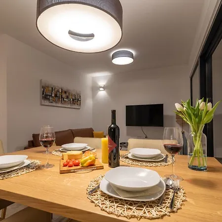 Apartment Poolside 2 Bedroom Ap. Mare Trogir