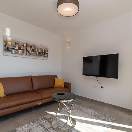Poolside 2 Bedroom Ap. Mare Apartment Trogir