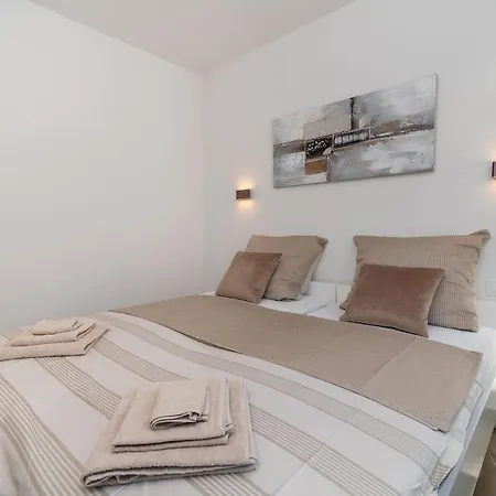 Apartment Poolside 2 Bedroom Ap. Mare *