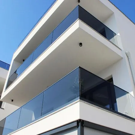 Poolside 2 Bedroom Ap. Mare Apartment *