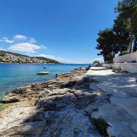 Poolside 2 Bedroom Ap. Mare * Trogir